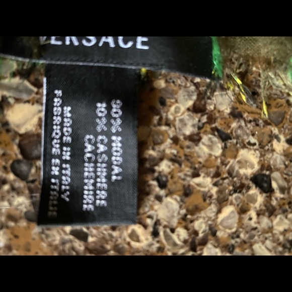 Versace Collection Shawl in printed Modal-Cashmere - Picture 6 of 9